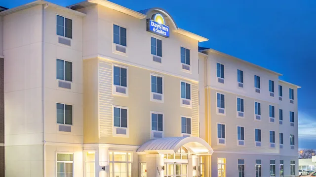 Days Inn & Suites by Wyndham Kearney photo 7