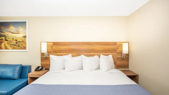 Days Inn & Suites by Wyndham Kearney photo 9