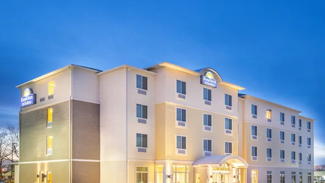 Days Inn & Suites by Wyndham Kearney photo 10
