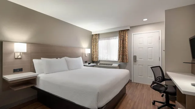 Days Inn by Wyndham Kelowna photo 6