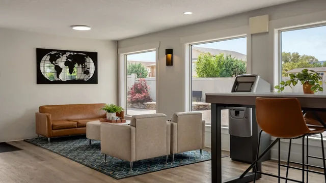 Days Inn by Wyndham Kelowna photo 8