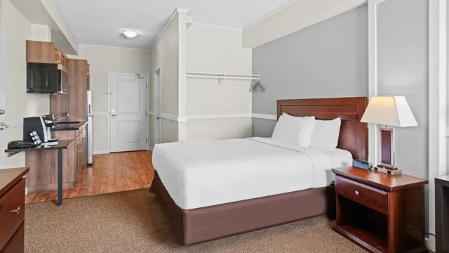 Days Inn by Wyndham Lamont photo 9