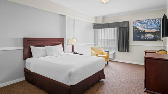Days Inn by Wyndham Lamont photo 11