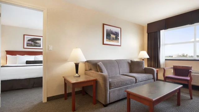 Days Inn & Suites by Wyndham Langley photo 2
