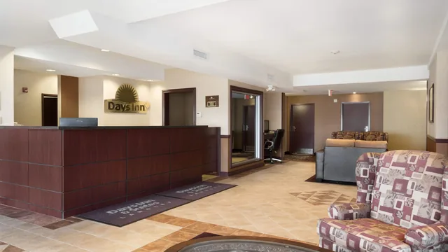 Days Inn & Suites by Wyndham Langley photo 5
