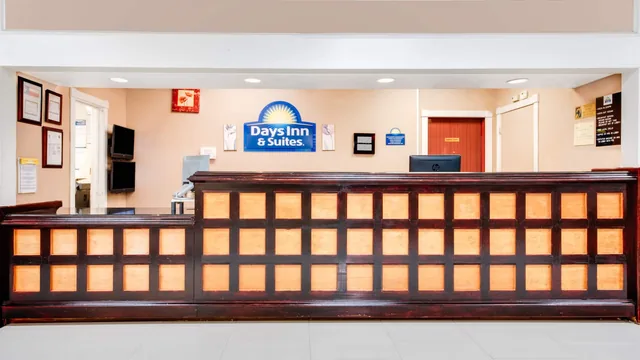 Days Inn & Suites by Wyndham Laredo photo 8