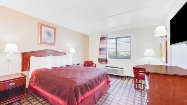 Days Inn & Suites by Wyndham Laredo photo 11