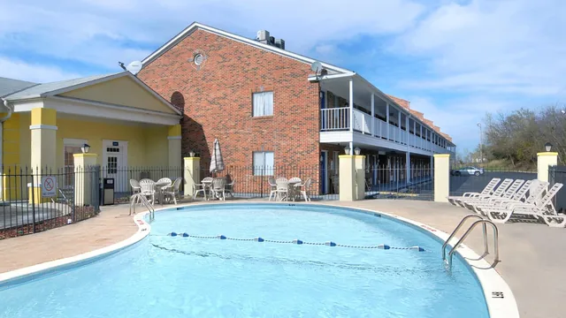 Days Inn by Wyndham KU Lawrence photo 4
