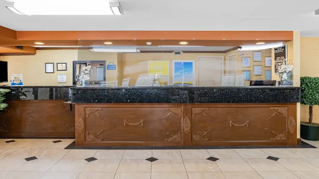 Days Inn by Wyndham Leeds photo 1