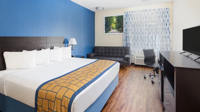 Days Inn by Wyndham Macon I-75 North photo 12