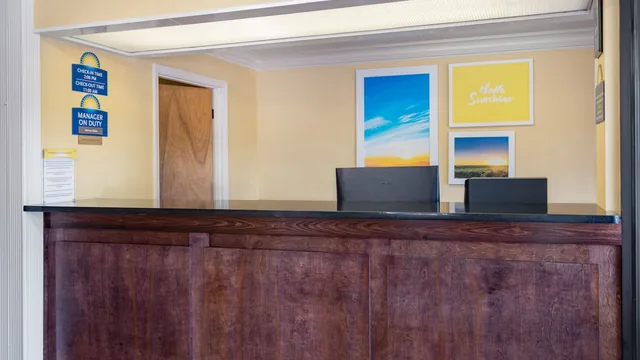 Days Inn by Wyndham Macon I-475 photo 7