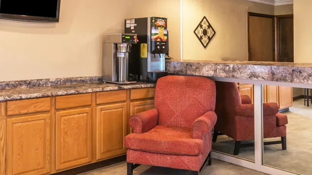 Days Inn by Wyndham Madison photo 9