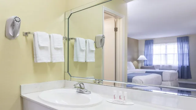 Days Inn by Wyndham Madison photo 11
