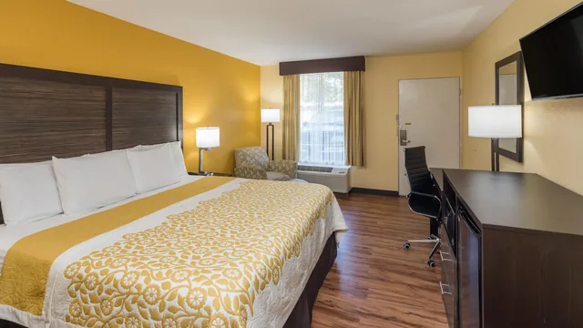 Days Inn by Wyndham Madison photo 5