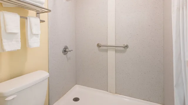 Days Inn by Wyndham Madison photo 10