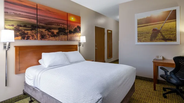 Days Inn & Suites by Wyndham Madison photo 4
