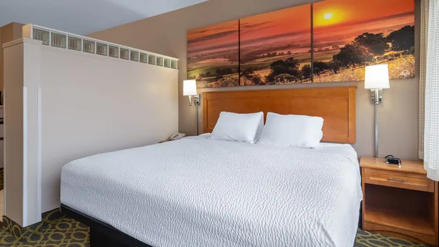 Days Inn & Suites by Wyndham Madison photo 8