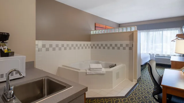 Days Inn & Suites by Wyndham Madison photo 9