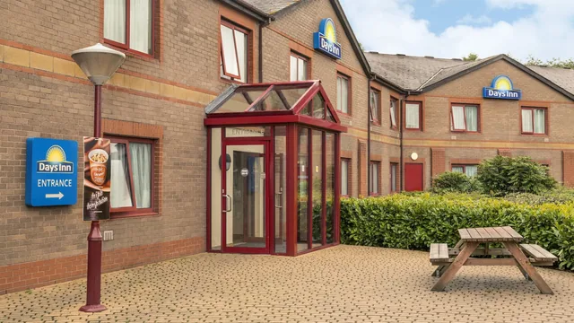 Days Inn by Wyndham Magor photo 3