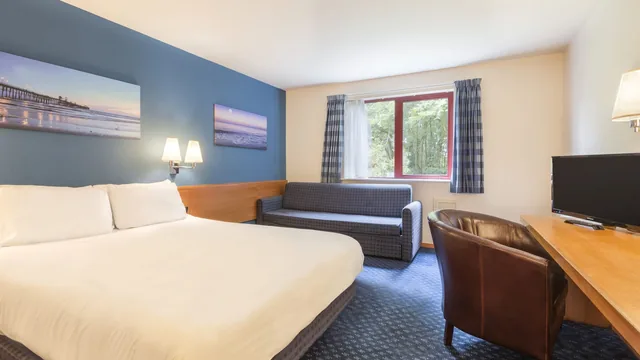 Days Inn by Wyndham Magor photo 4