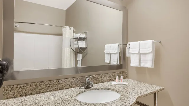 Days Inn & Suites by Wyndham Marquez photo 12