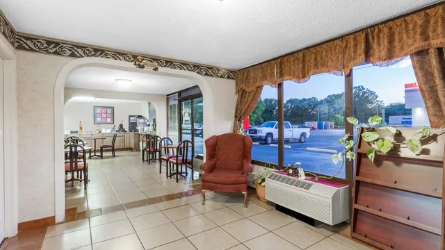 Days Inn by Wyndham Martin photo 7