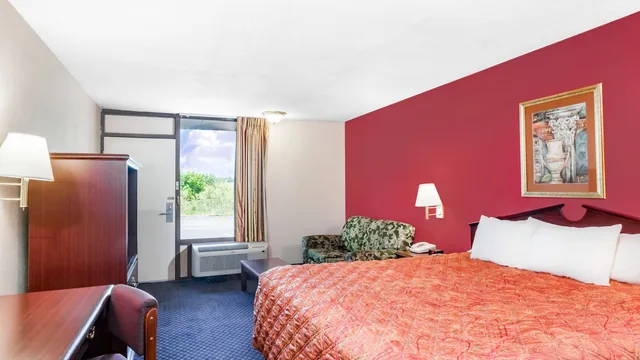 Days Inn by Wyndham Martin photo 9