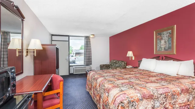 Days Inn by Wyndham Martin photo 12