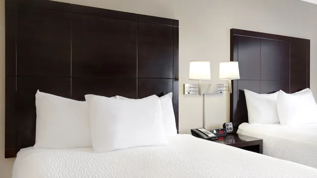 Days Inn by Wyndham Medicine Hat photo 7