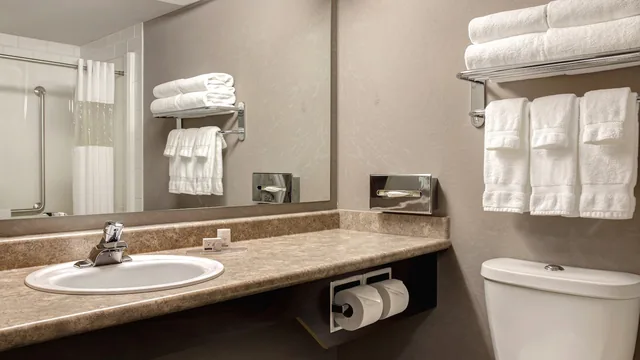 Days Inn by Wyndham Medicine Hat photo 10