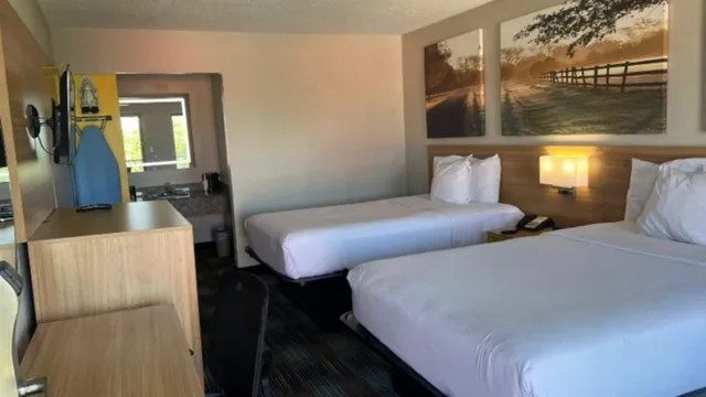 Days Inn & Suites by Wyndham Mobile photo 4