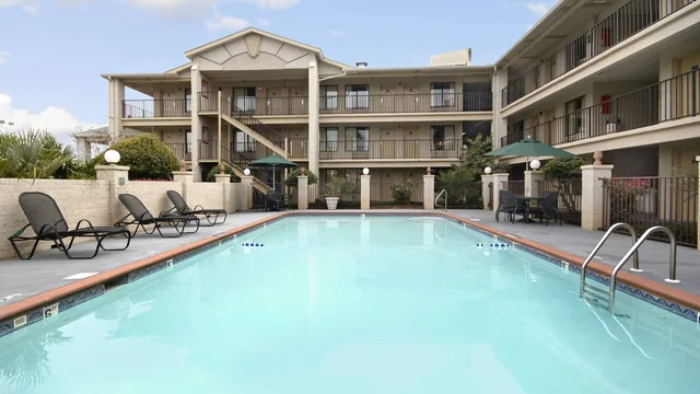 Days Inn & Suites by Wyndham Mobile photo 6