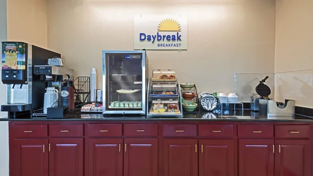 Days Inn by Wyndham Coliseum Montgomery AL photo 10