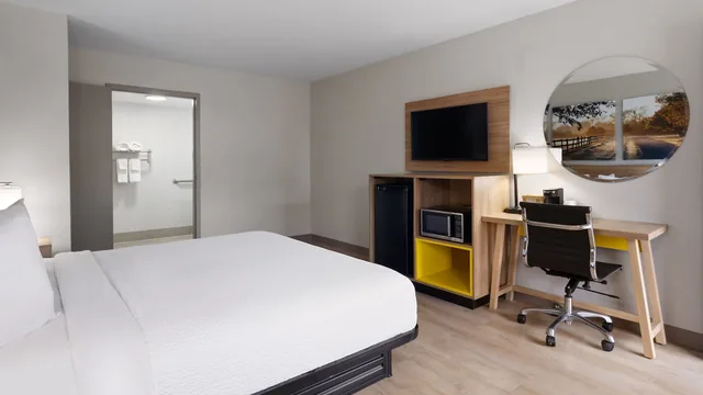 Days Inn by Wyndham Montgomery I-85 photo 9