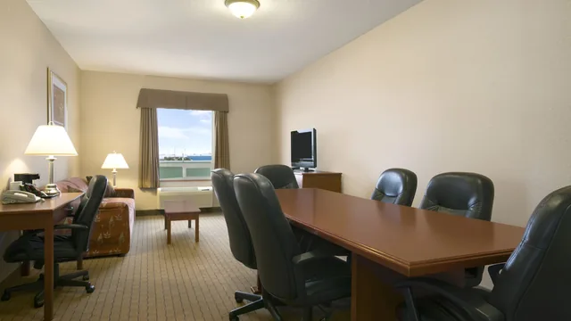 Days Inn by Wyndham Moose Jaw photo 6