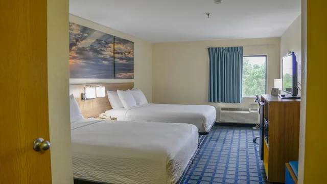 Days Inn by Wyndham Mount Vernon photo 10