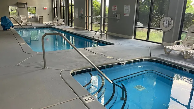 Days Inn & Suites by Wyndham Murfreesboro photo 5