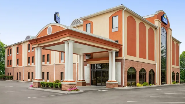 Days Inn & Suites by Wyndham Murfreesboro photo 9