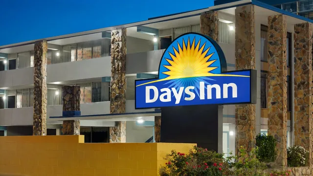 Days Inn by Wyndham Myrtle Beach-Beach Front photo 9