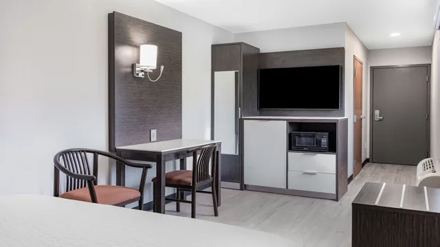 Days Inn & Suites by Wyndham Niagara Falls/Buffalo photo 4