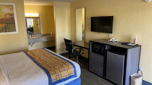 Days Inn by Wyndham Okmulgee photo 9