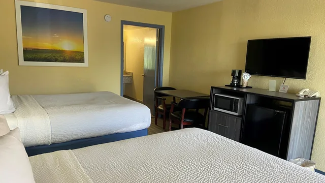 Days Inn by Wyndham Okmulgee photo 10