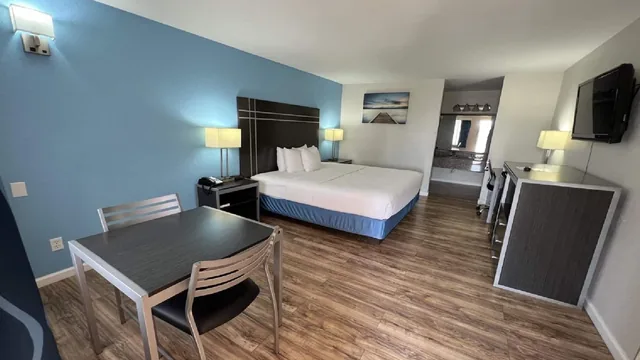 Days Inn by Wyndham Orange photo 11