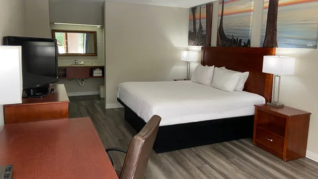 Days Inn by Wyndham Ozark photo 6
