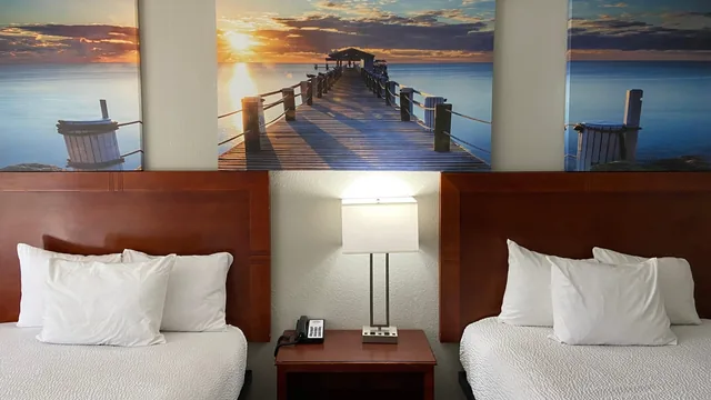 Days Inn by Wyndham Ozark photo 8