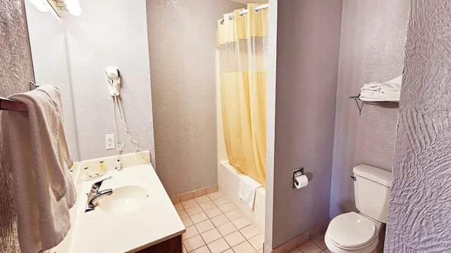 Days Inn by Wyndham Ozark Springfield photo 7