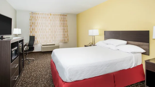 Days Inn by Wyndham Phoenix North photo 5