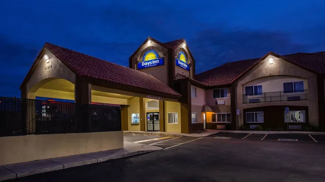 Days Inn by Wyndham Phoenix North photo 6