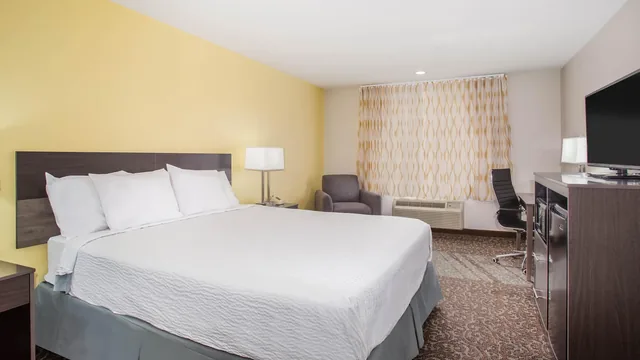 Days Inn by Wyndham Phoenix North photo 7