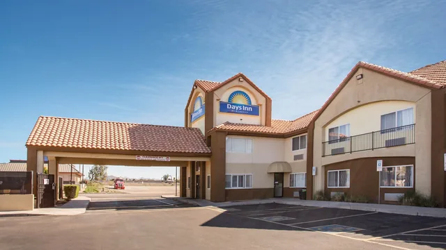 Days Inn by Wyndham Phoenix North photo 10